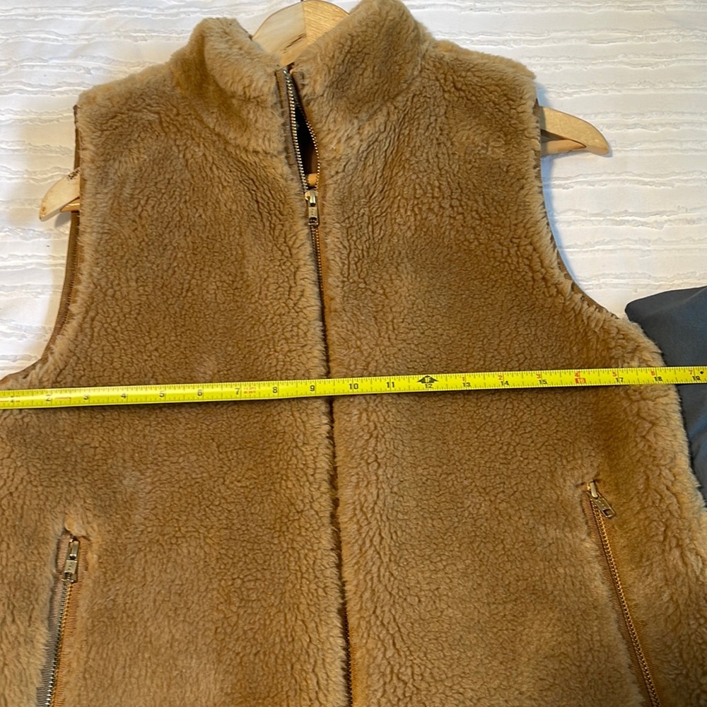 EUC j crew faux fur excursion vest size small - Picture 6 of 11